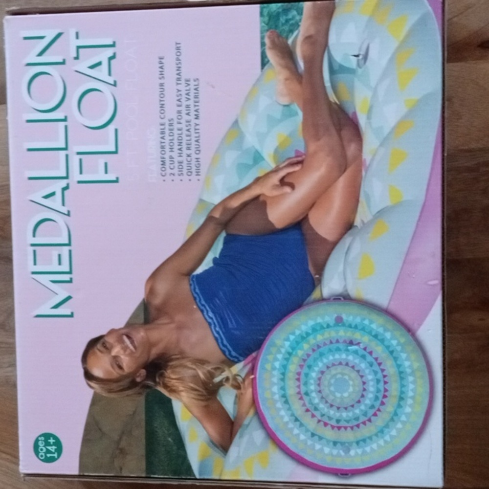 Medallion Pool Float
